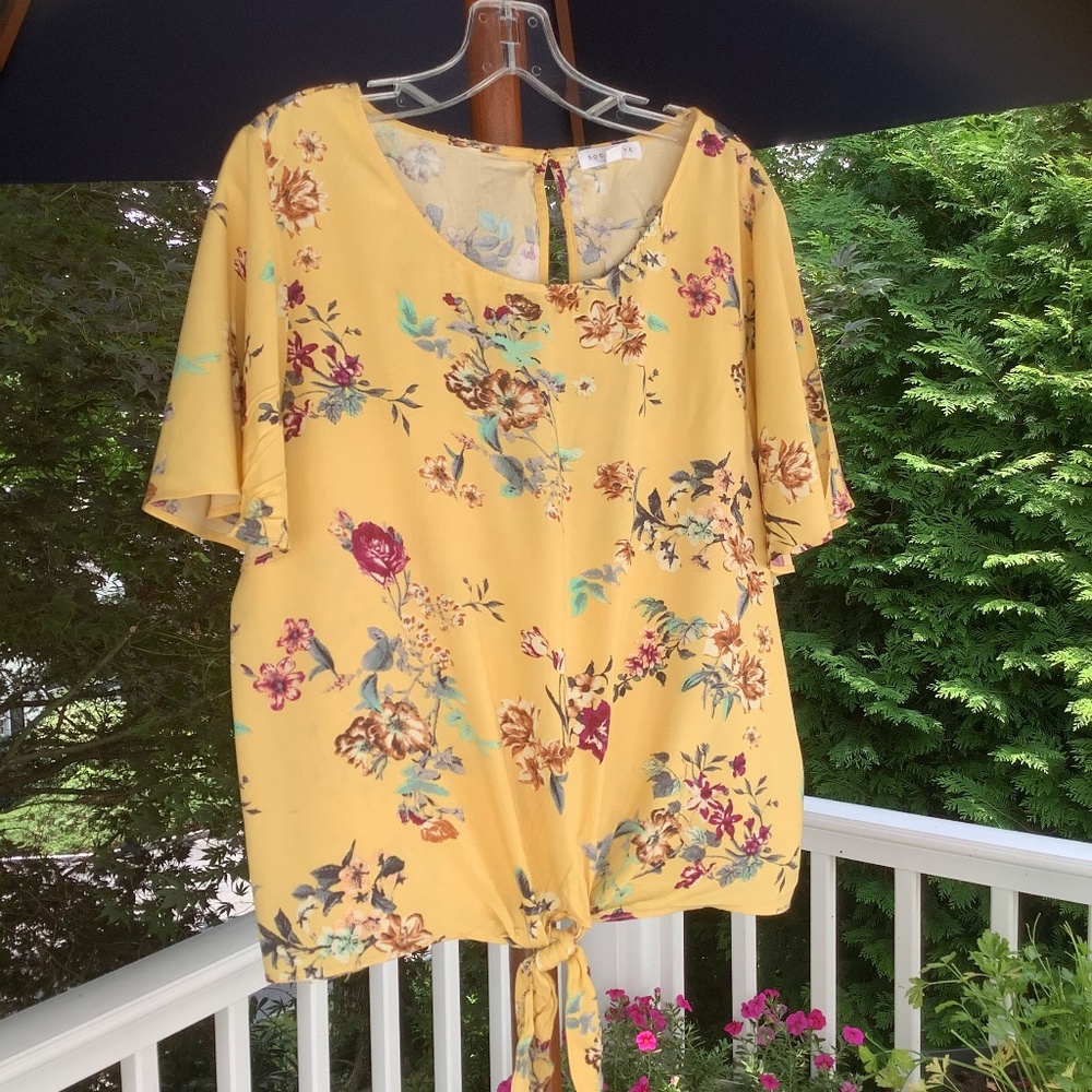 Socialite 100% Rayon Yellow Floral Front Tie Blouse, Size L